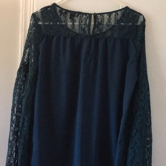 New with tags, gorgeous detailed lace blouse, Suzanne betro - Picture 2 of 5